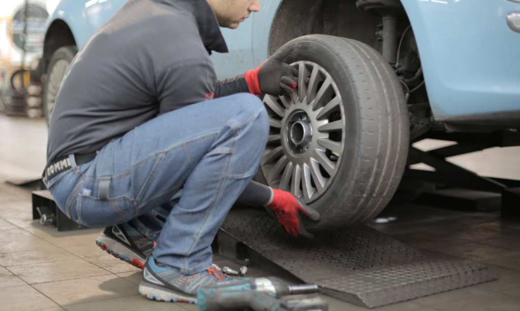 fixing car breaks 